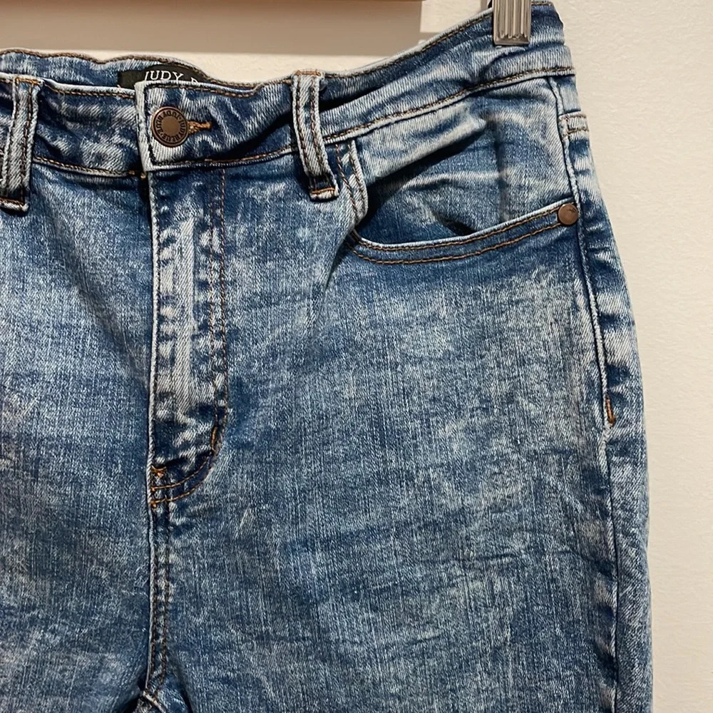 Judy Blue Lightwash Jeans - Picture 2 of 4